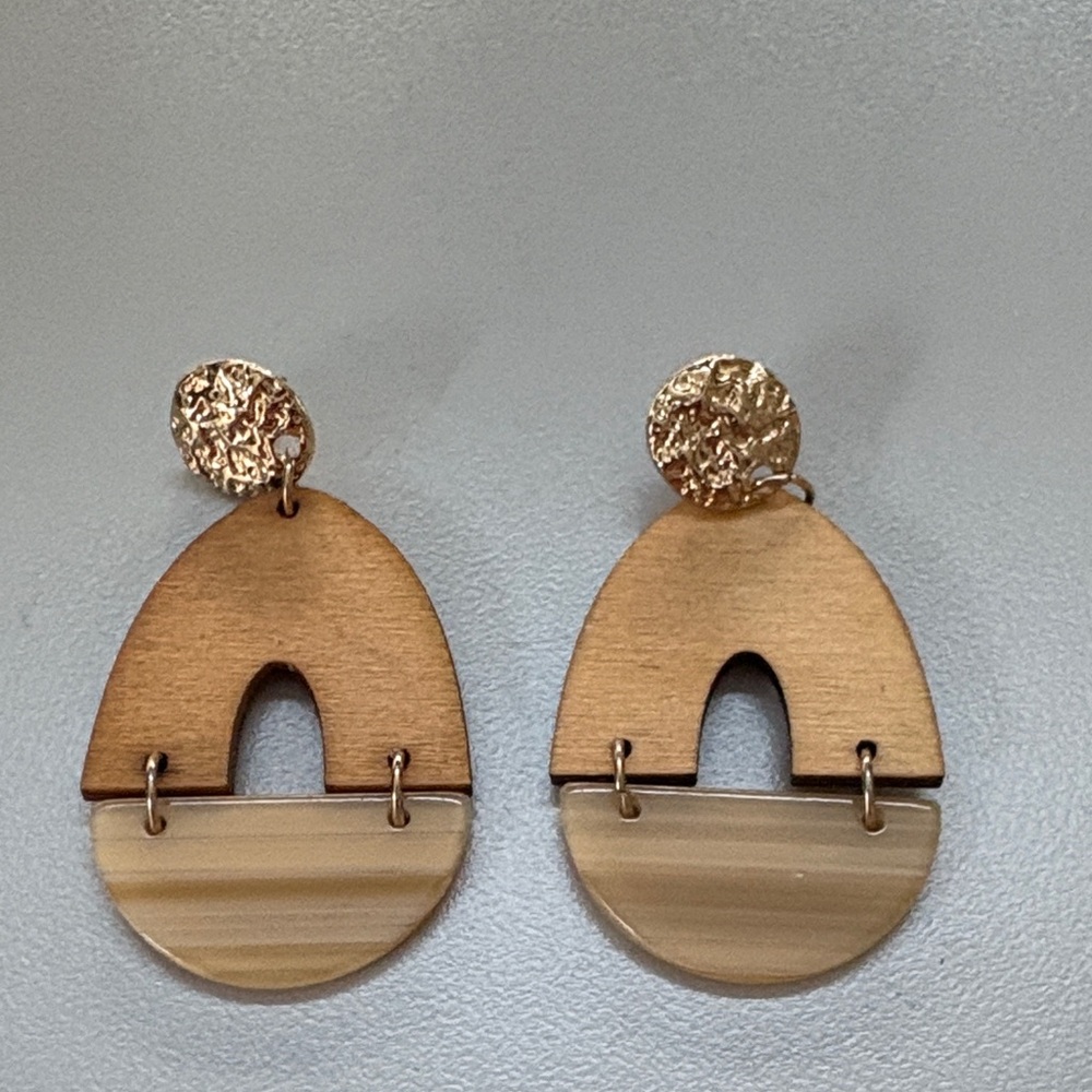 Elegant Gold and Brown Drop Earrings